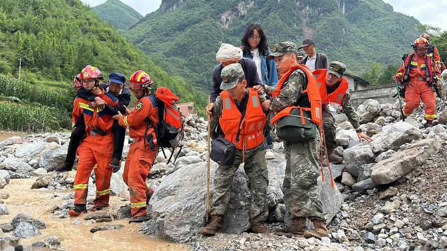 四川雅安暴雨已致8人遇难,设计策略快速解答_整版DKJ656.74