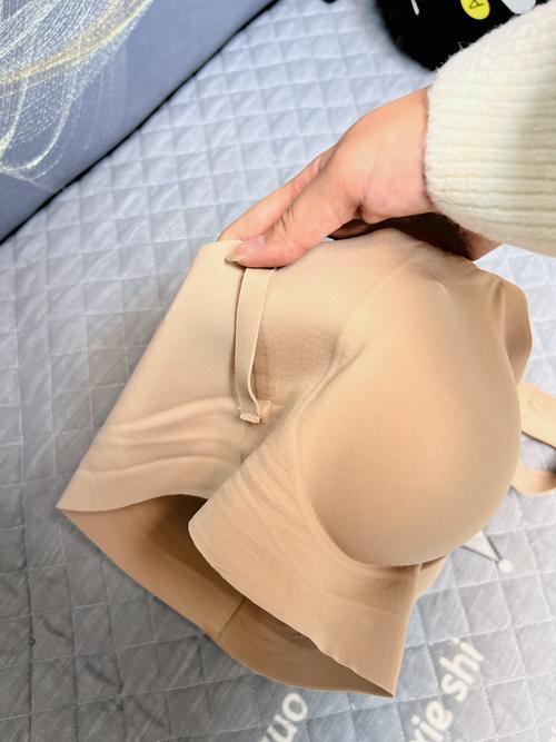 女子退穿半年的内衣